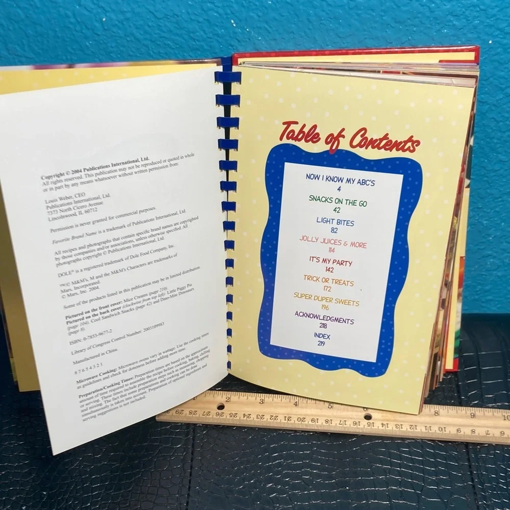 BOOK SPECIAL: Favorite Brand Name Silly Snacks Book (2004)